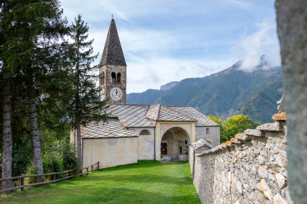 Im Kern spätromanisch: Die Kirche von Elva.