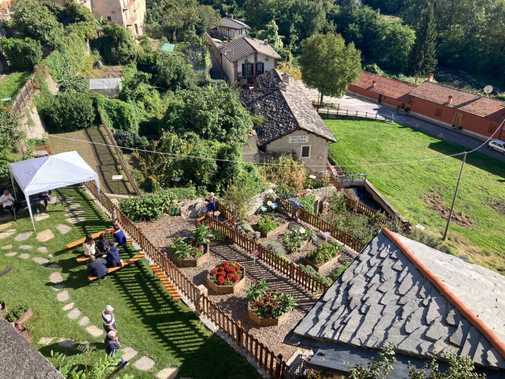 Gemeinschaft leben: In Dronero haben Freiwillige einen verwilderten Flusshang in einen öffentlichen Garten umgewandelt.