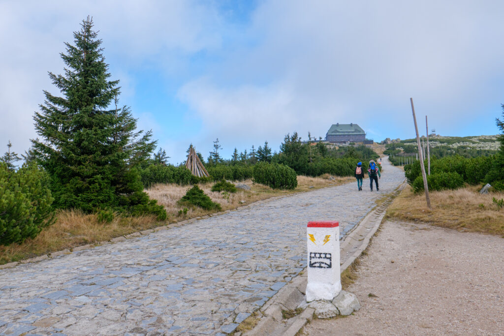 An der Reifträgerbaude (Schronisko Na Szrenicy).