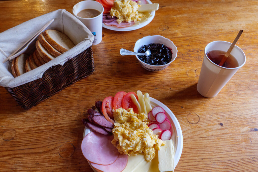 Frühstück in der Adlerbaude.